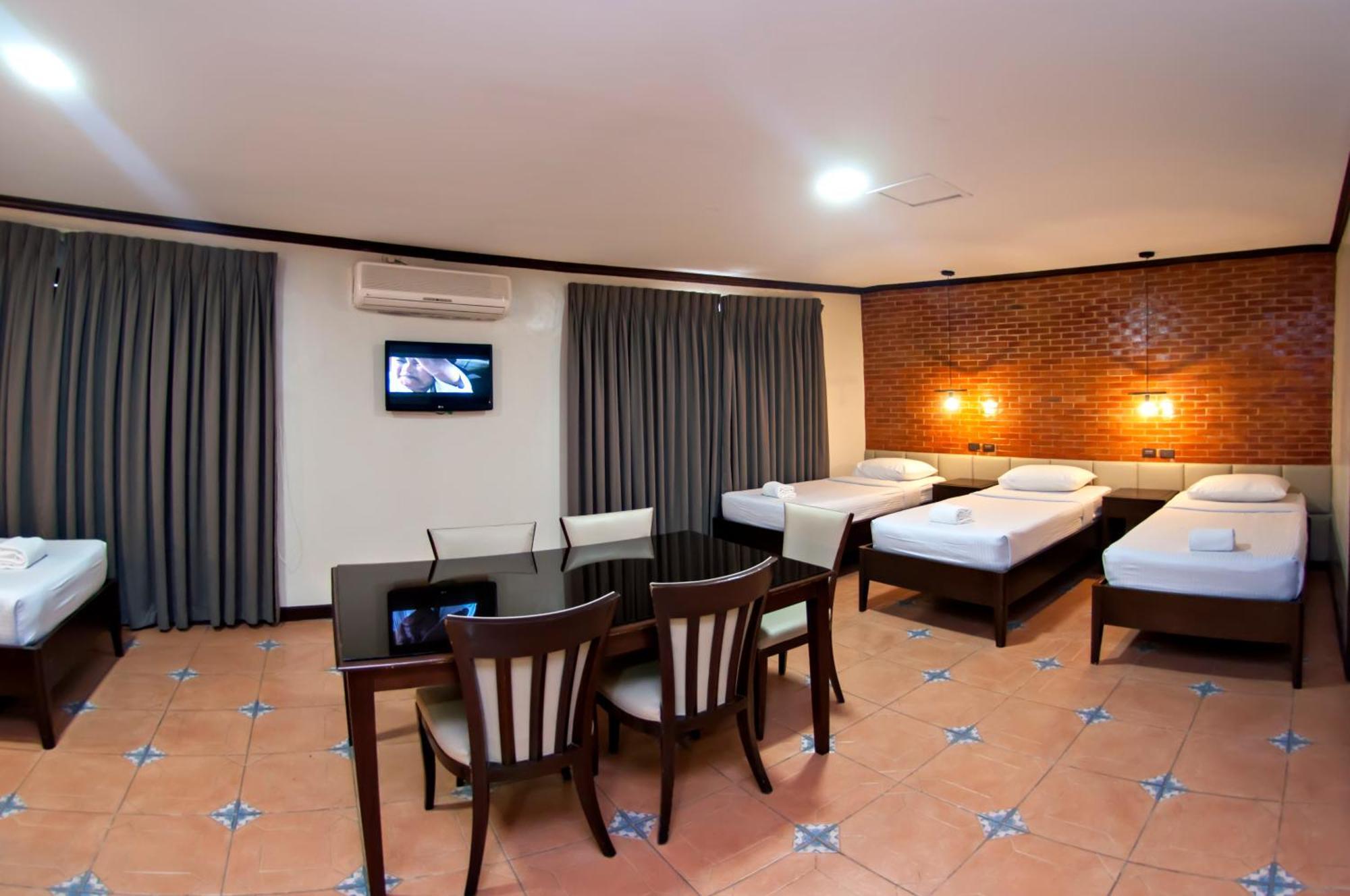 Vigan Plaza Hotel Exterior photo
