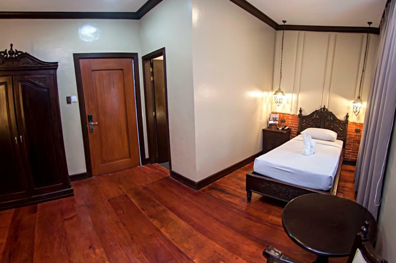 Vigan Plaza Hotel Exterior photo