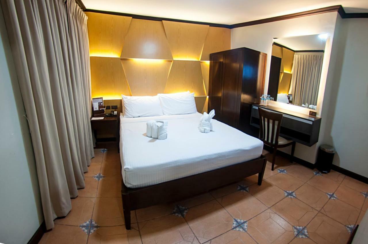 Vigan Plaza Hotel Exterior photo