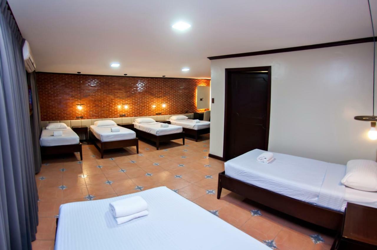 Vigan Plaza Hotel Exterior photo