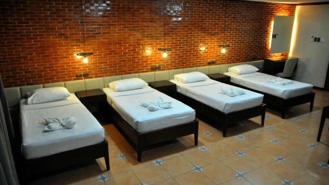 Vigan Plaza Hotel Exterior photo