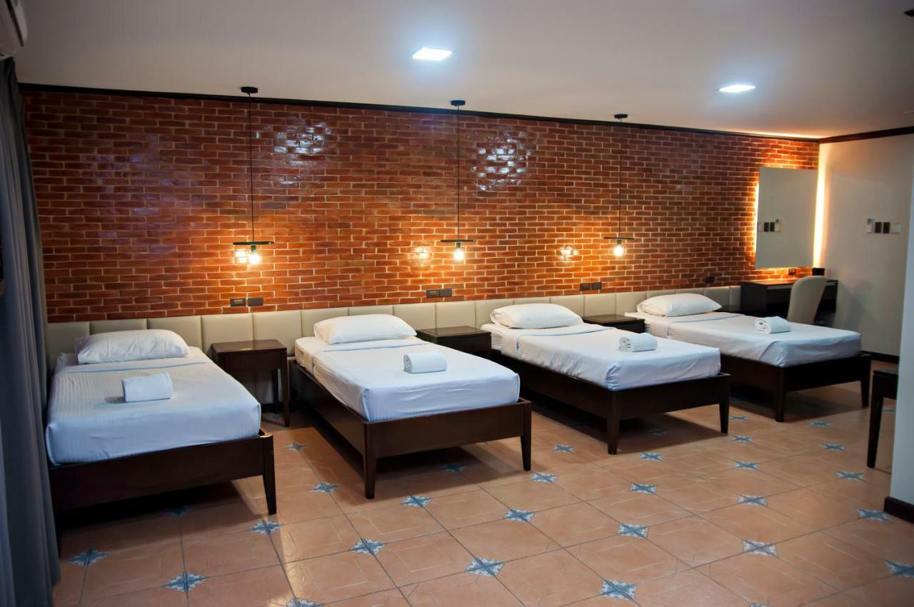 Vigan Plaza Hotel Exterior photo